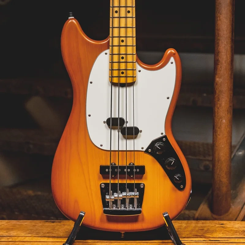 2022 Fender American Performer Mustang Bass, Honey Burst Satin w/OGB – Used
