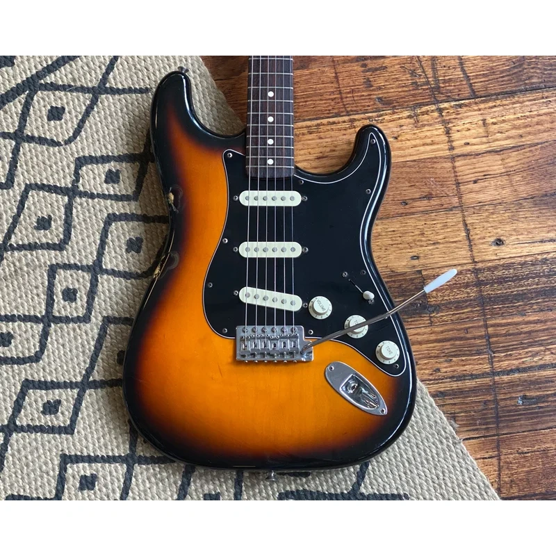 ’93 Fender Standard Stratocaster – Brown Sunburst