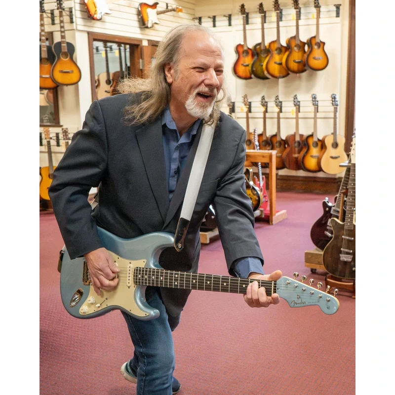 Fender Deluxe American Vintage Player ’62 Reissue Stratocaster Electric Guitar (2005)