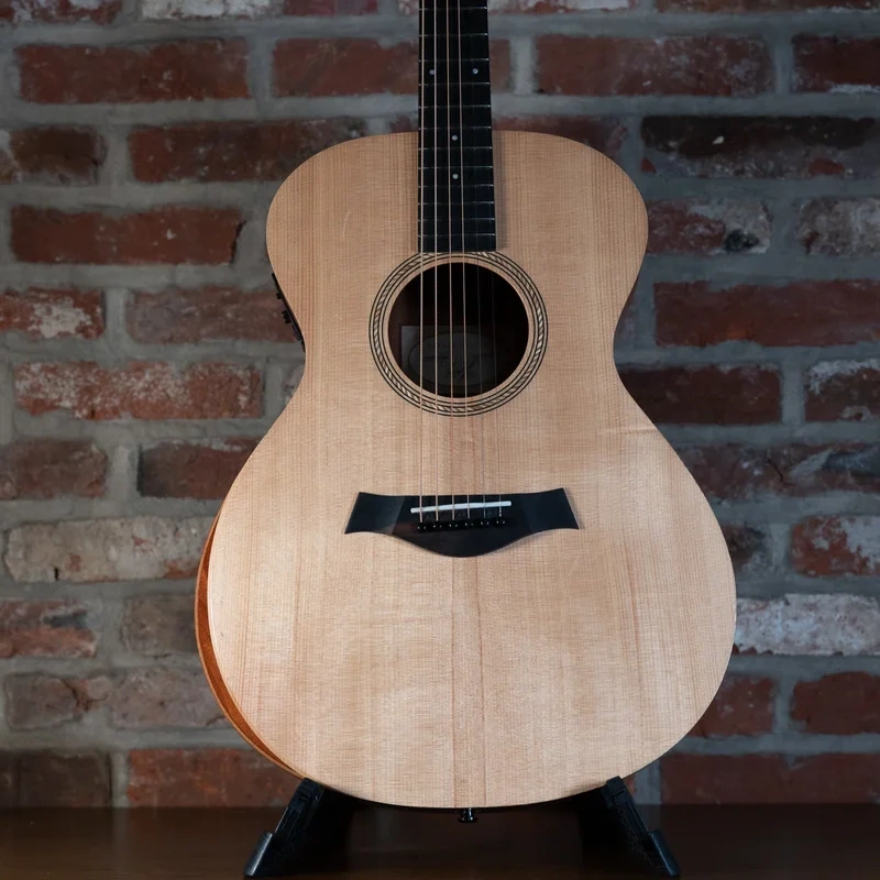 Taylor 2019 Academy 12E Natural With Bag – Used