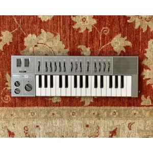 YAMAHA CS01 Synthesizer