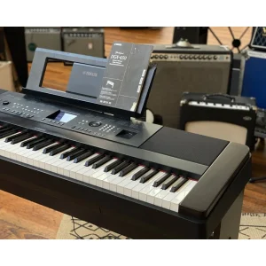 YAMAHA DGX-650 Digital Piano