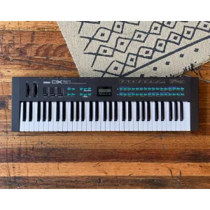 YAMAHA DX21 w/ Original Box & Manuals