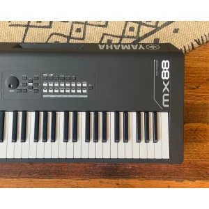 YAMAHA MX88 88-Note Synthesizer Black