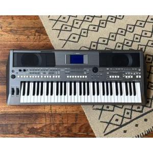 YAMAHA PSR-S670 61-Key Workstation Arranger Keyboard