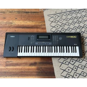 YAMAHA QS300 Advanced Wave Memory Synthesizer – 100 Volt