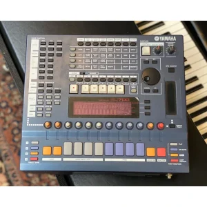 YAMAHA SU-700 Sampler Sequencer Workstation