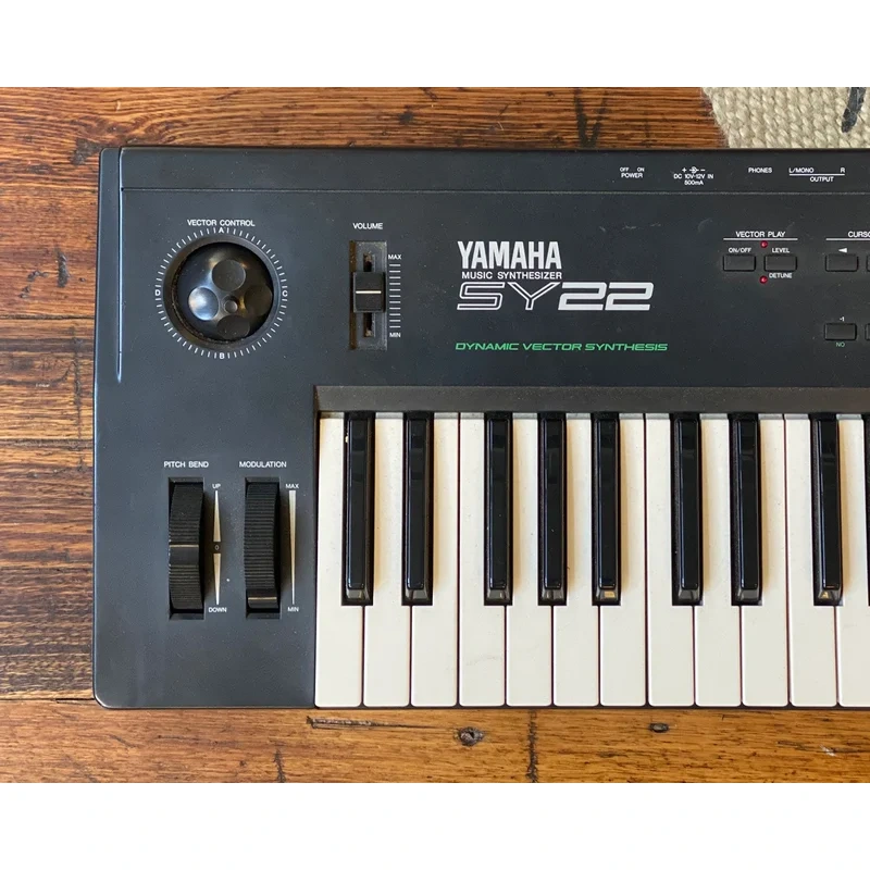 YAMAHA SY22 Dynamic Vector Synthesiser