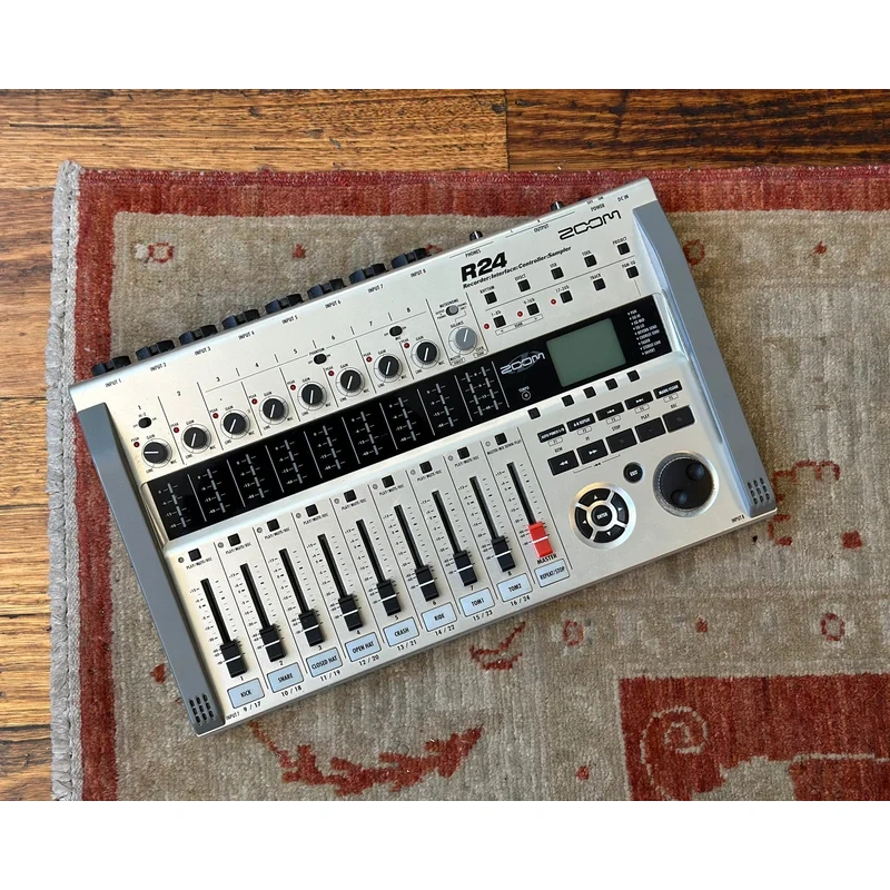 Zoom R24